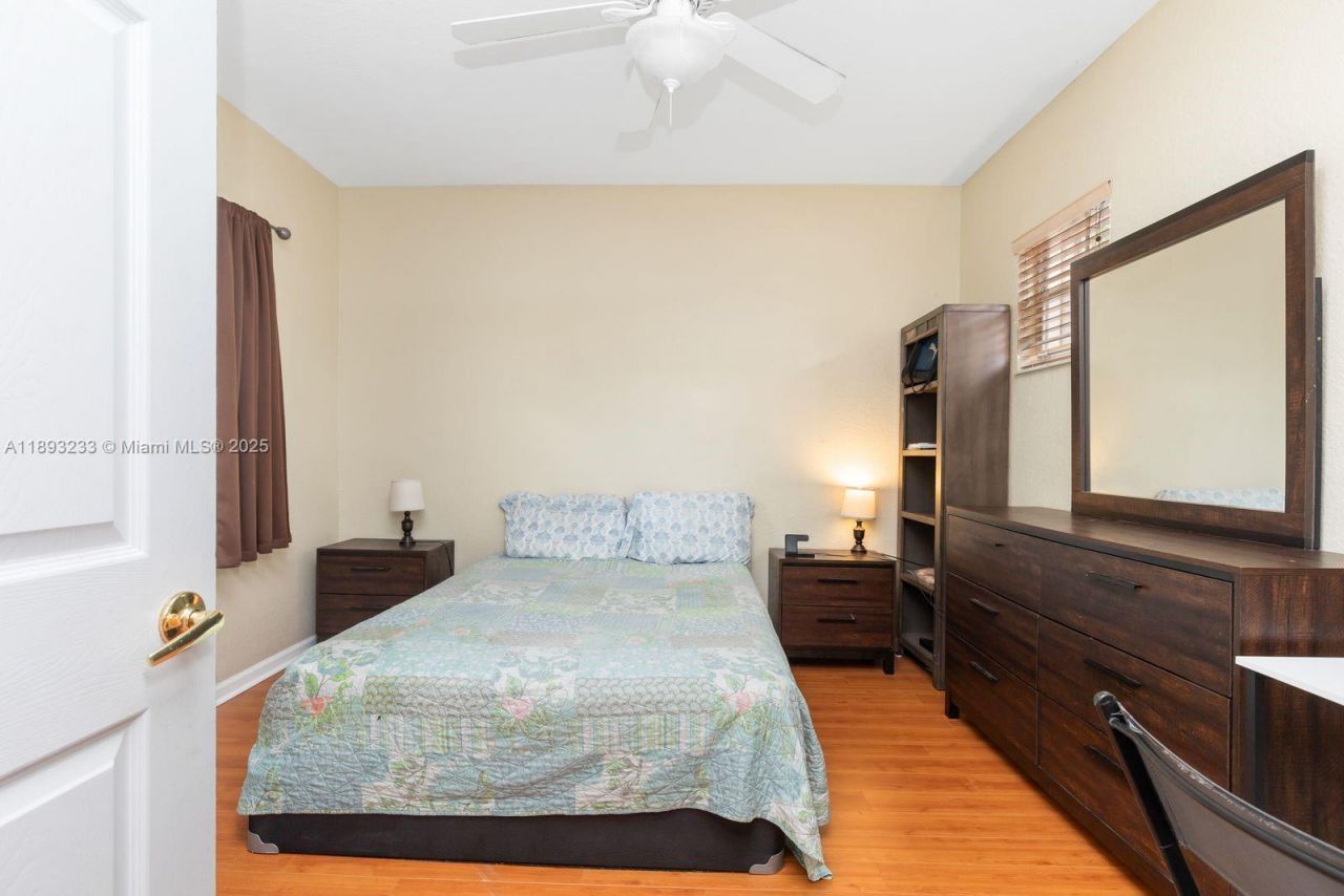 7557 NW 18th Dr, Pembroke Pines, FL 33024 Photo