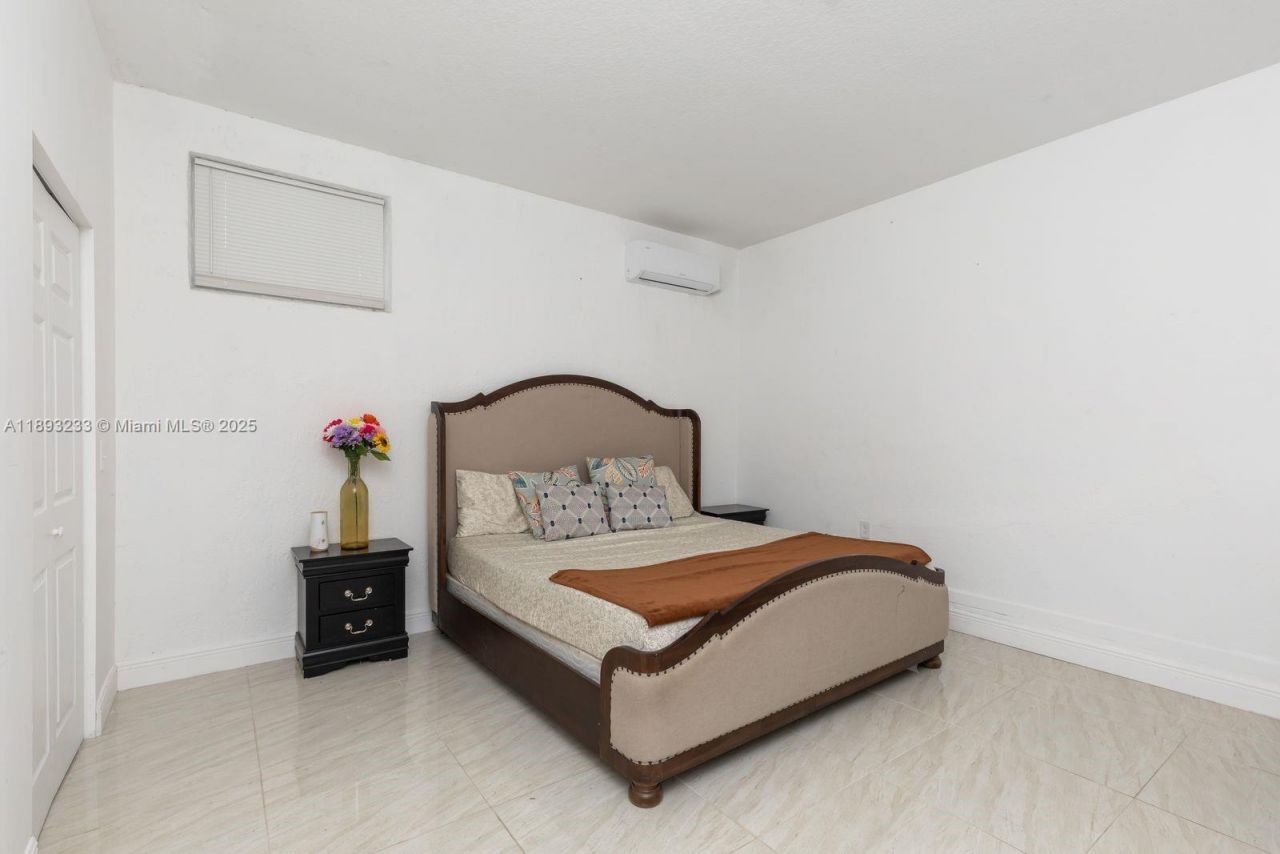 7557 NW 18th Dr, Pembroke Pines, FL 33024 Photo