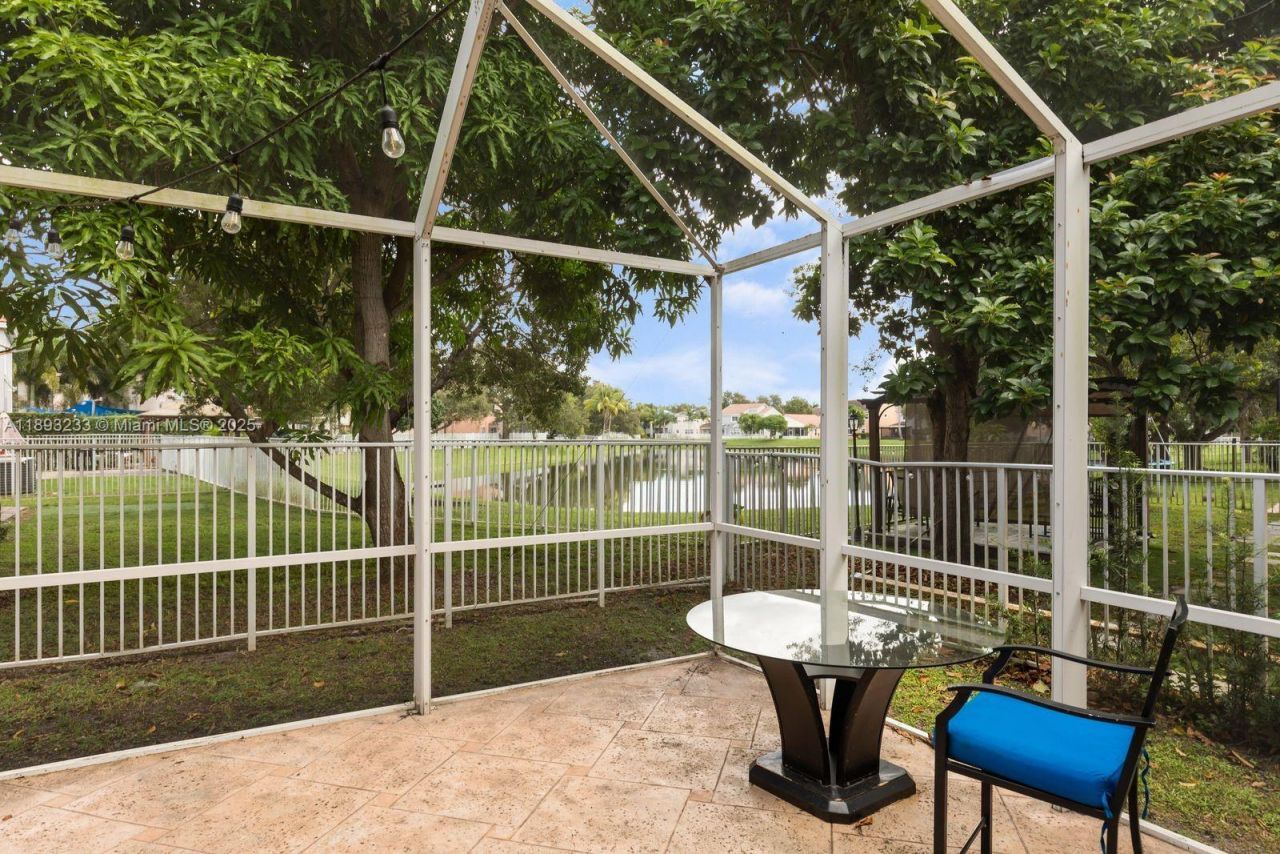 7557 NW 18th Dr, Pembroke Pines, FL 33024 Photo