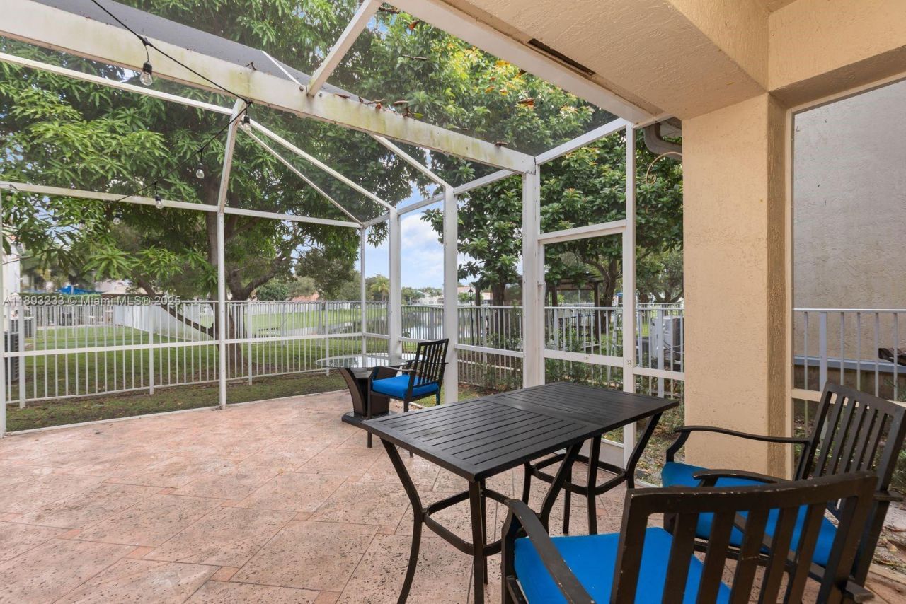 7557 NW 18th Dr, Pembroke Pines, FL 33024 Photo