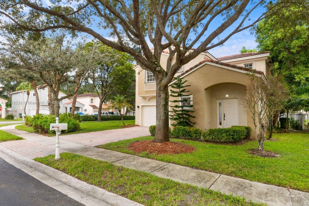 7557 NW 18th Dr, Pembroke Pines, FL 33024 Photo