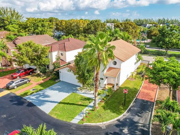 8909 SW 108th Cir Ct, Miami, FL 33176