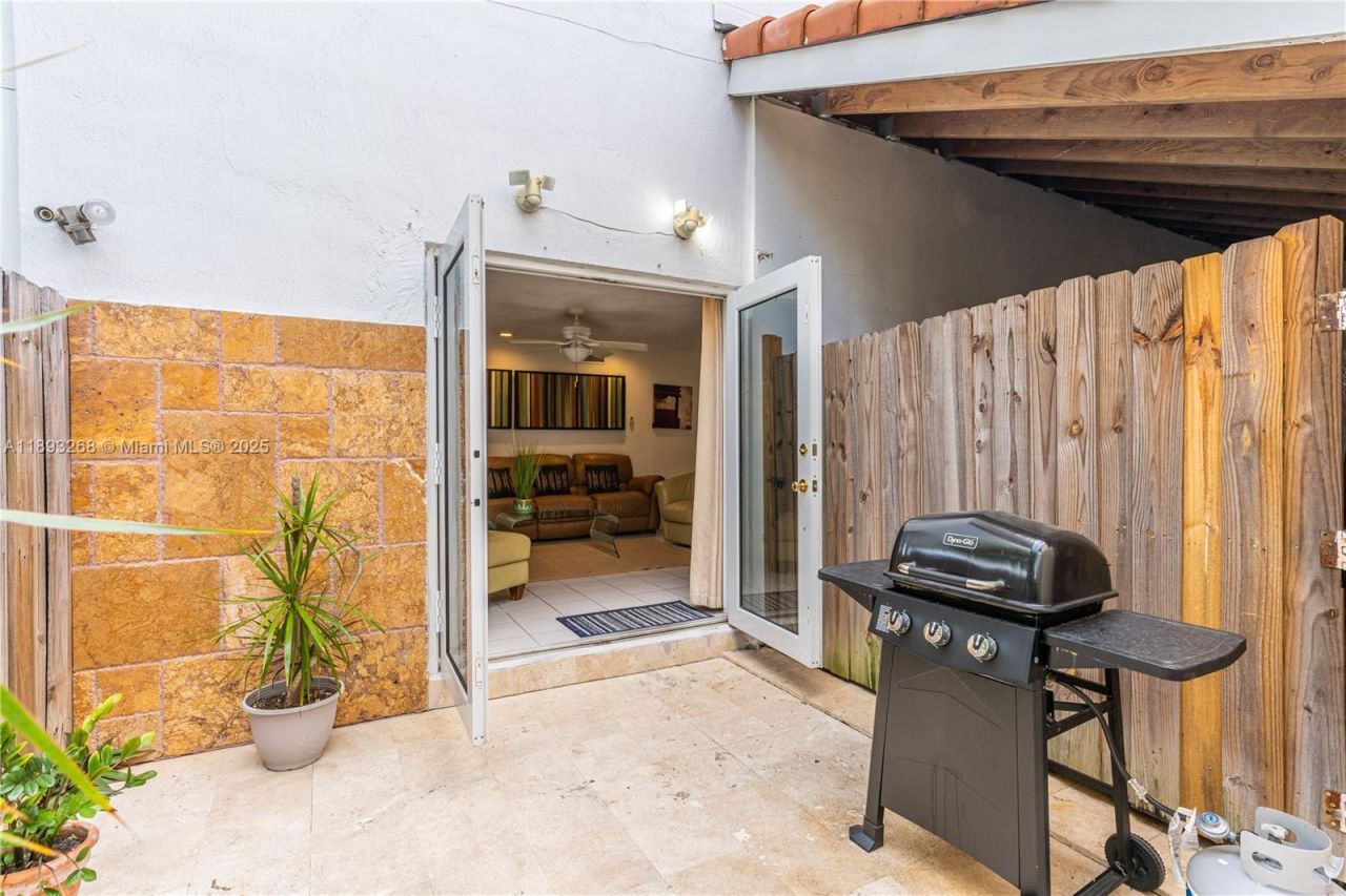 8909 SW 108th Cir Ct, Miami, FL 33176 Photo