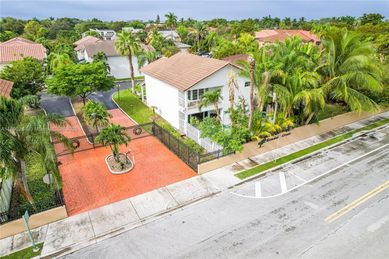 8909 SW 108th Cir Ct, Miami, FL 33176 Photo