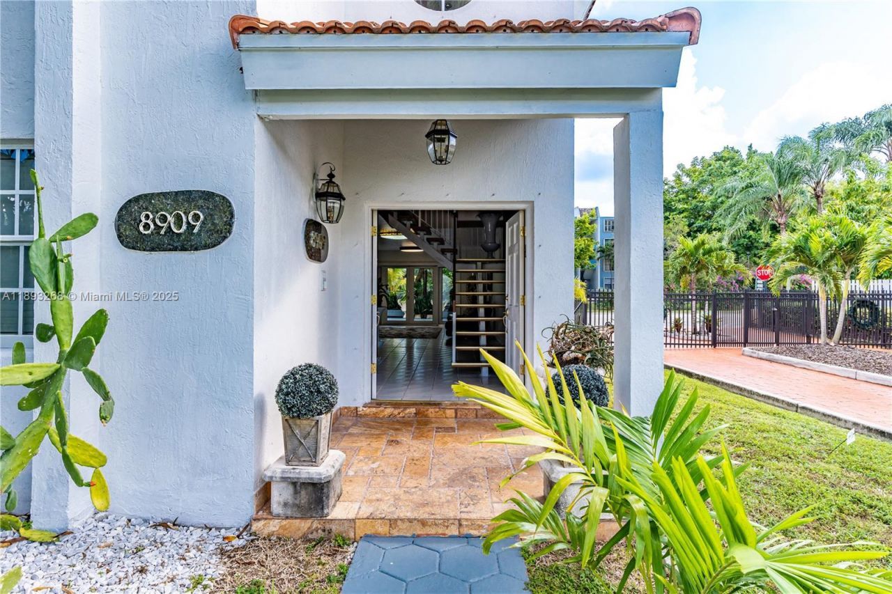 8909 SW 108th Cir Ct, Miami, FL 33176 Photo