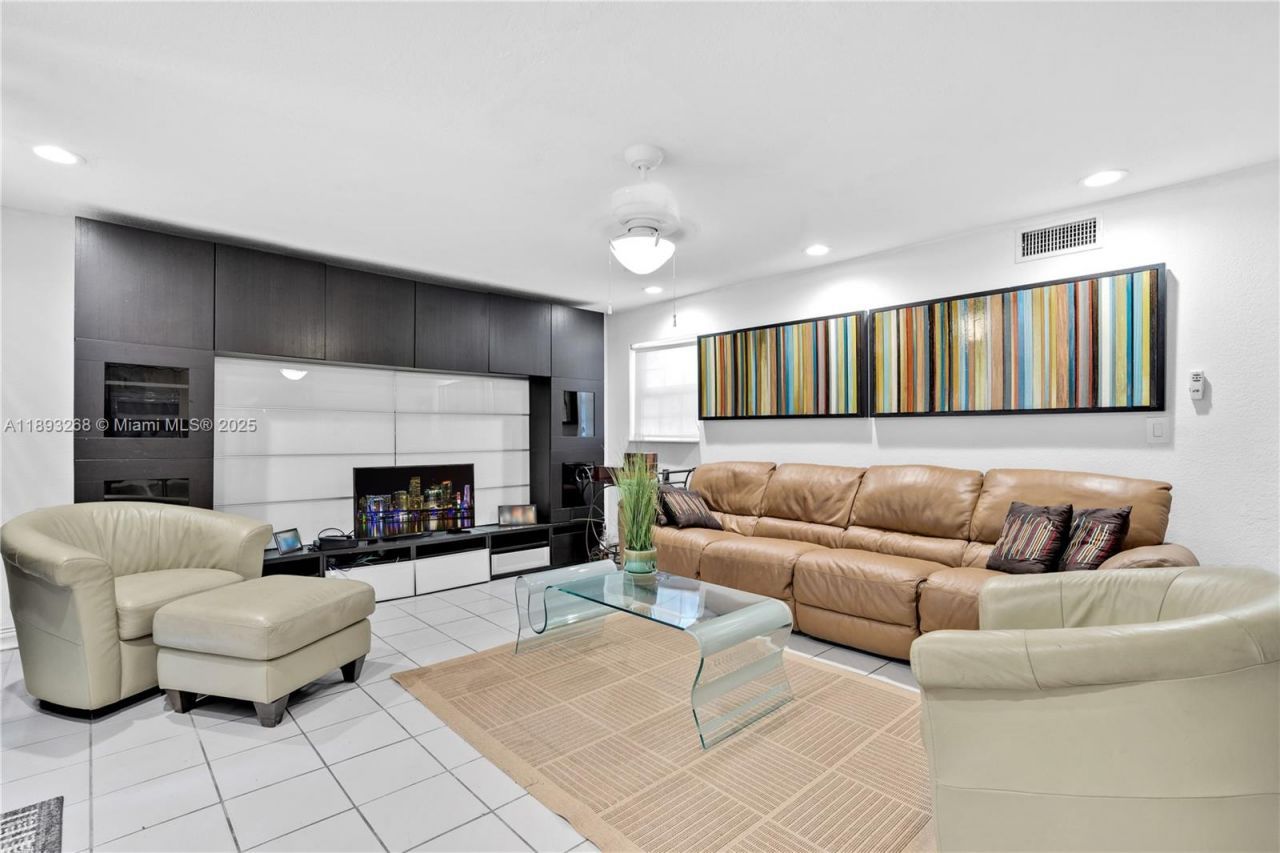 8909 SW 108th Cir Ct, Miami, FL 33176 Photo