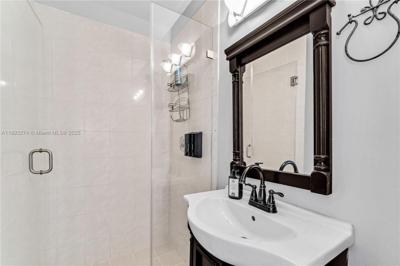 349 Virginia St, Hollywood, FL 33019 Photo