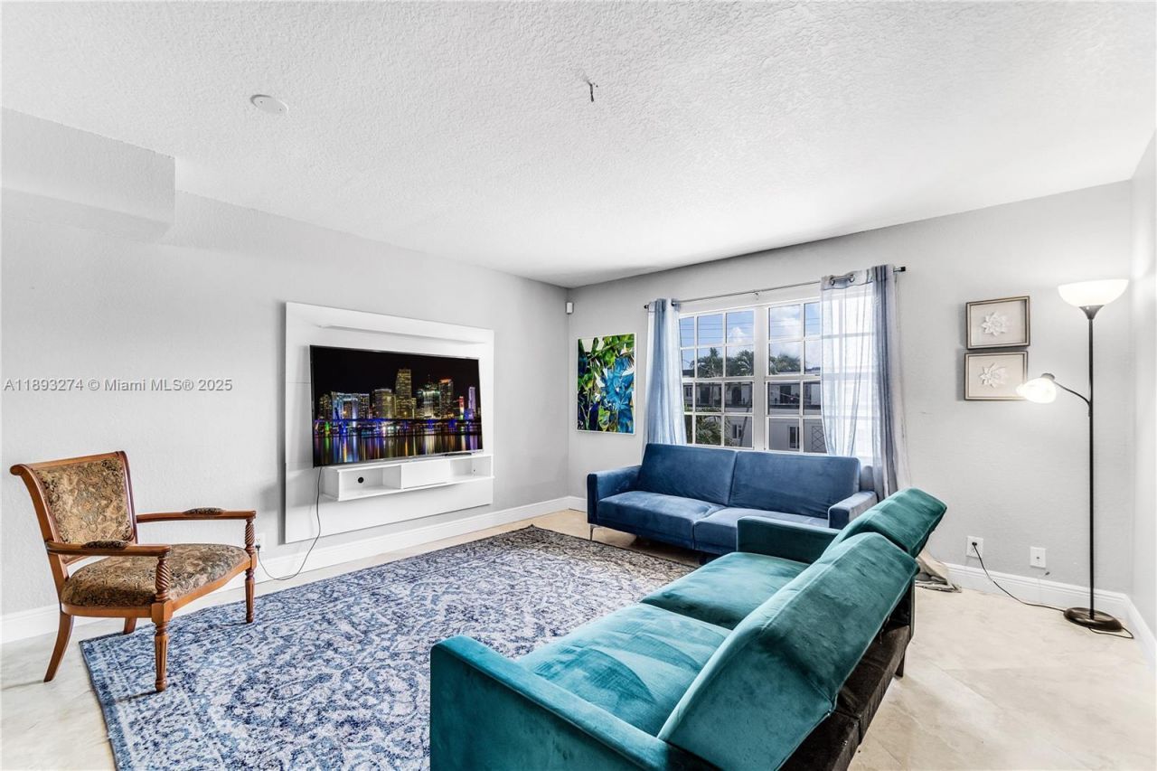 349 Virginia St, Hollywood, FL 33019 Photo