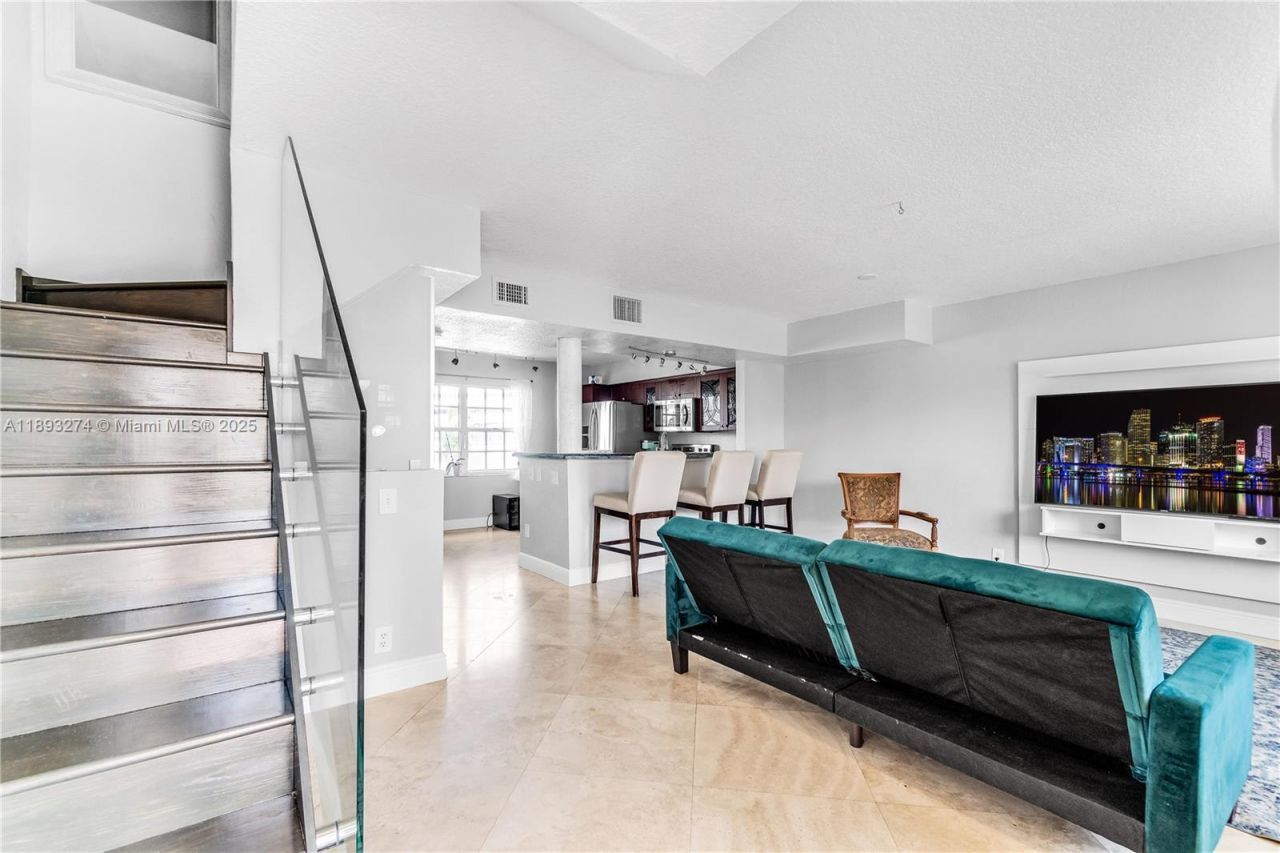 349 Virginia St, Hollywood, FL 33019 Photo