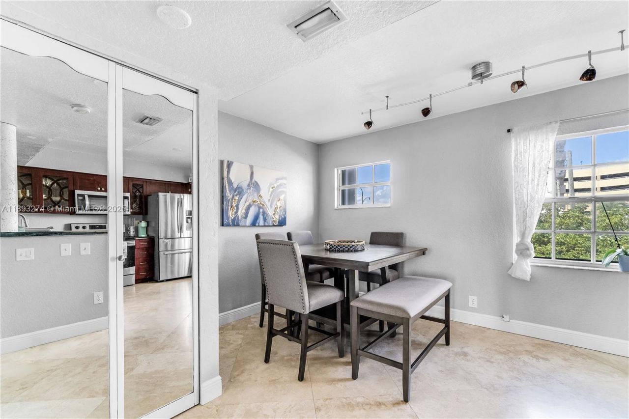 349 Virginia St, Hollywood, FL 33019 Photo