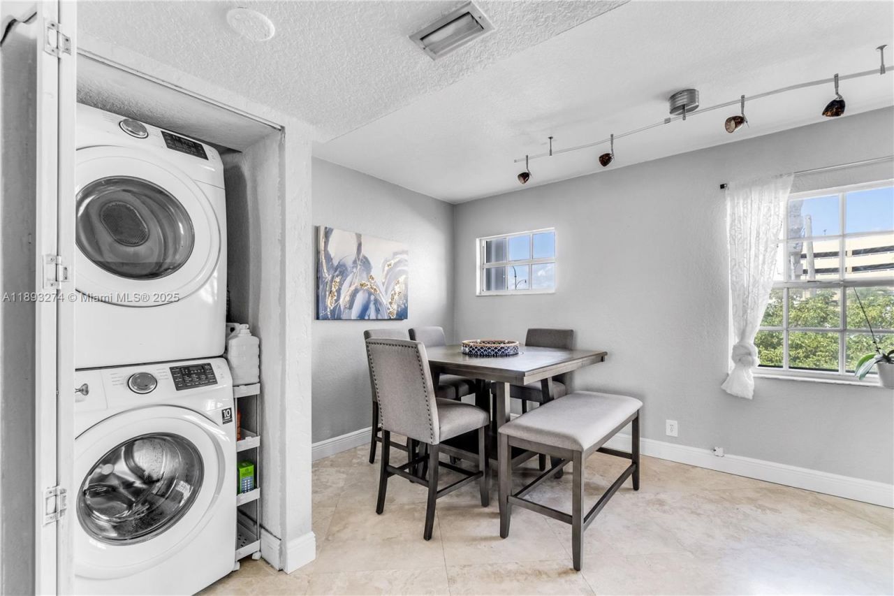 349 Virginia St, Hollywood, FL 33019 Photo