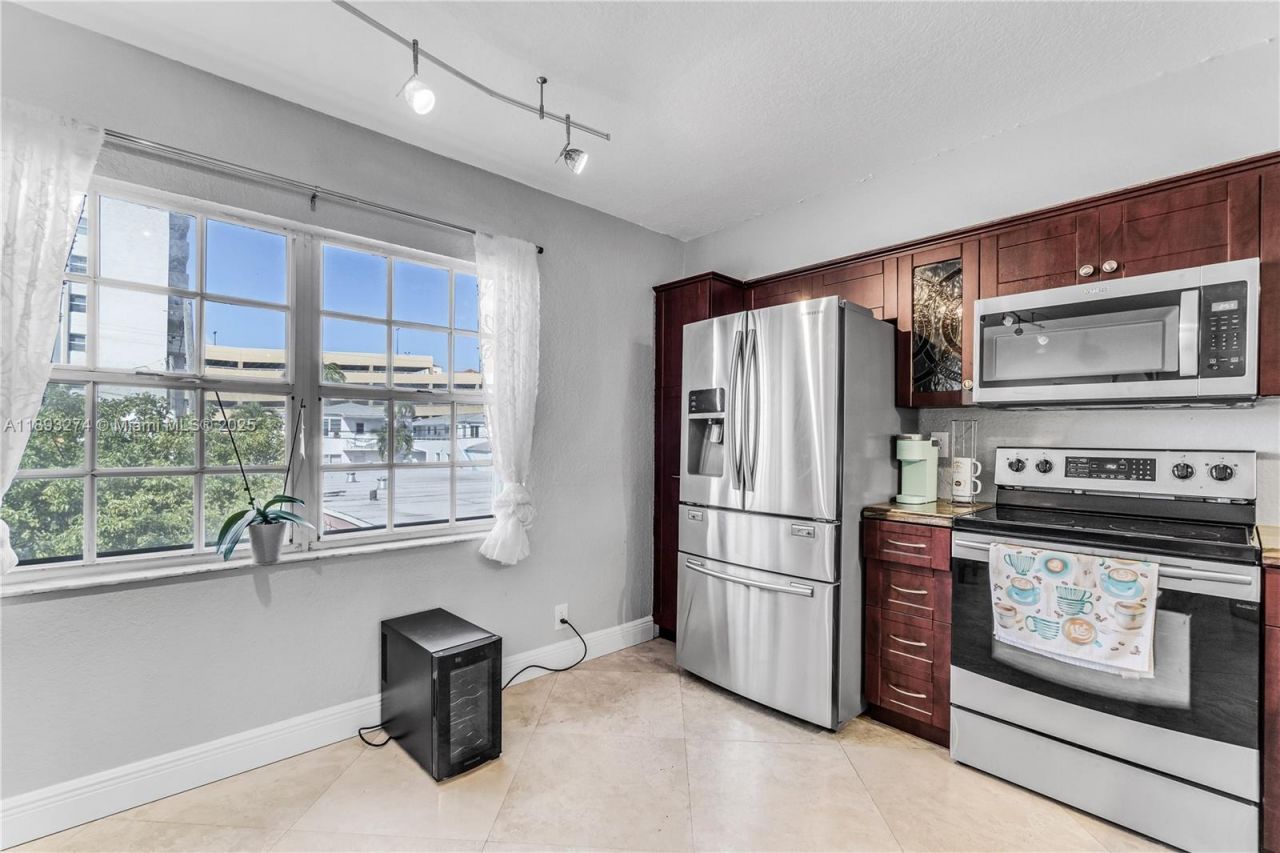 349 Virginia St, Hollywood, FL 33019 Photo