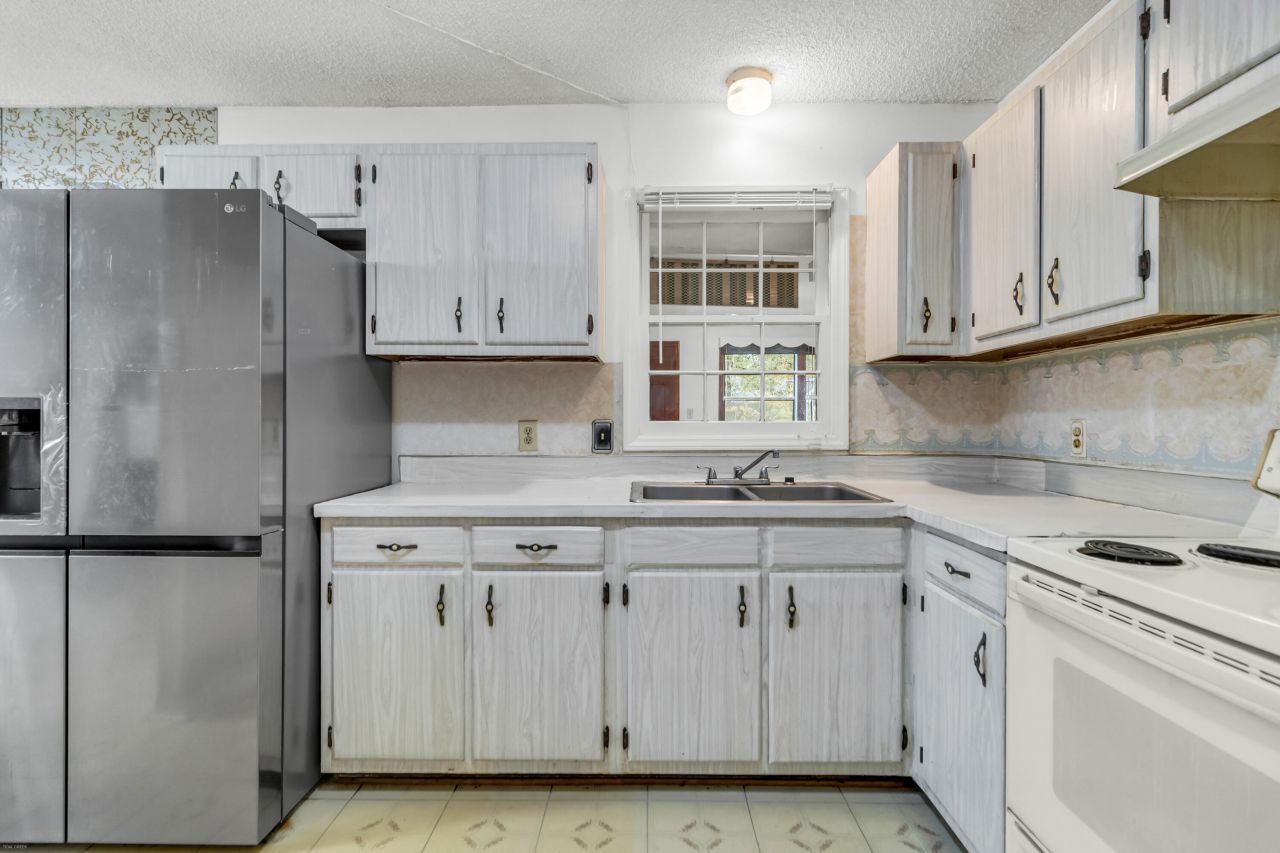 208 Mary Scott Drive Photo 11