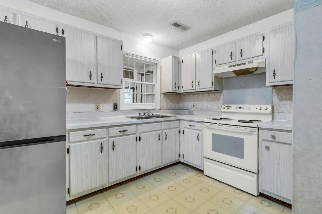 208 Mary Scott Drive Photo 12