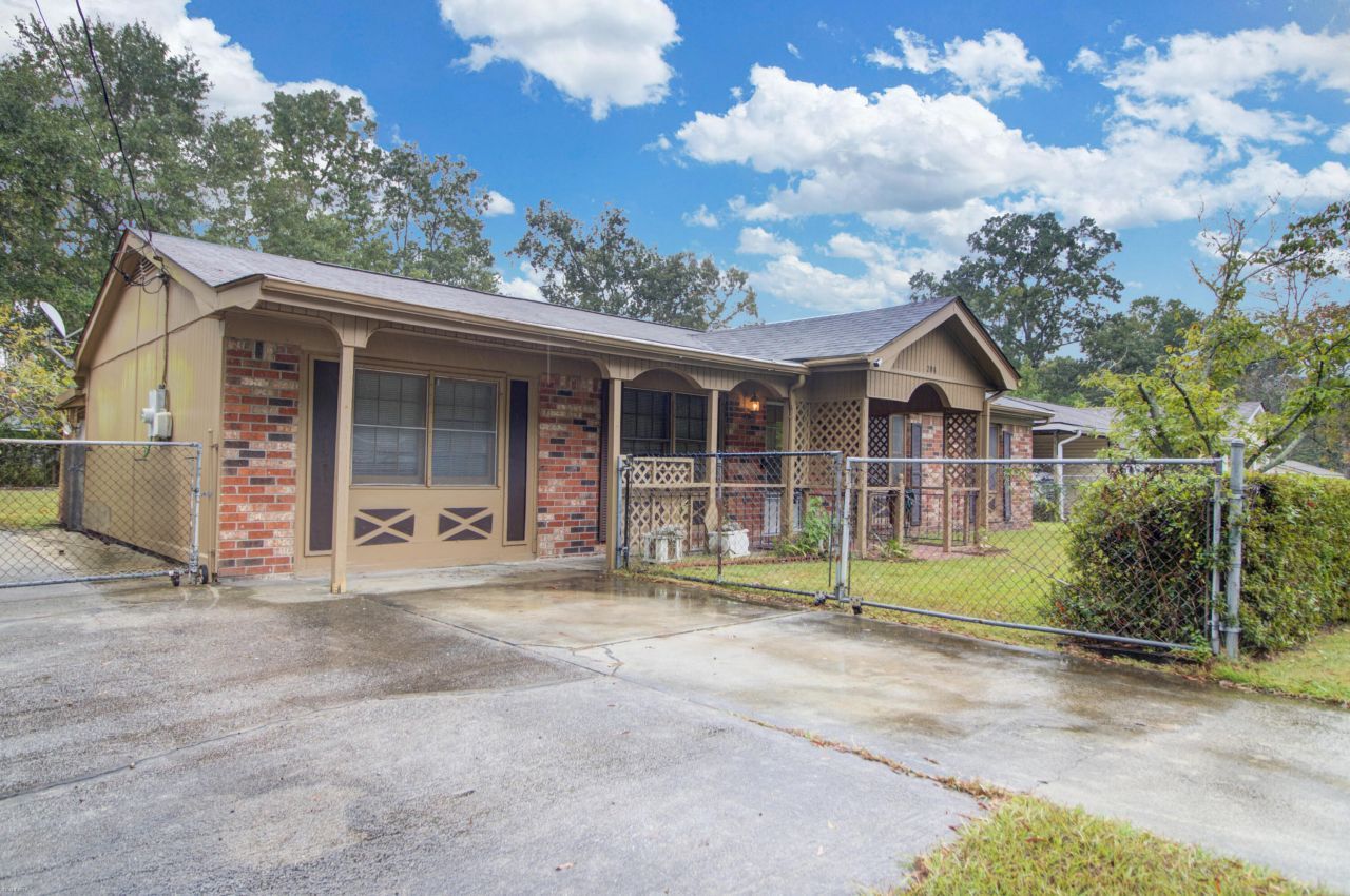 208 Mary Scott Drive Photo 3