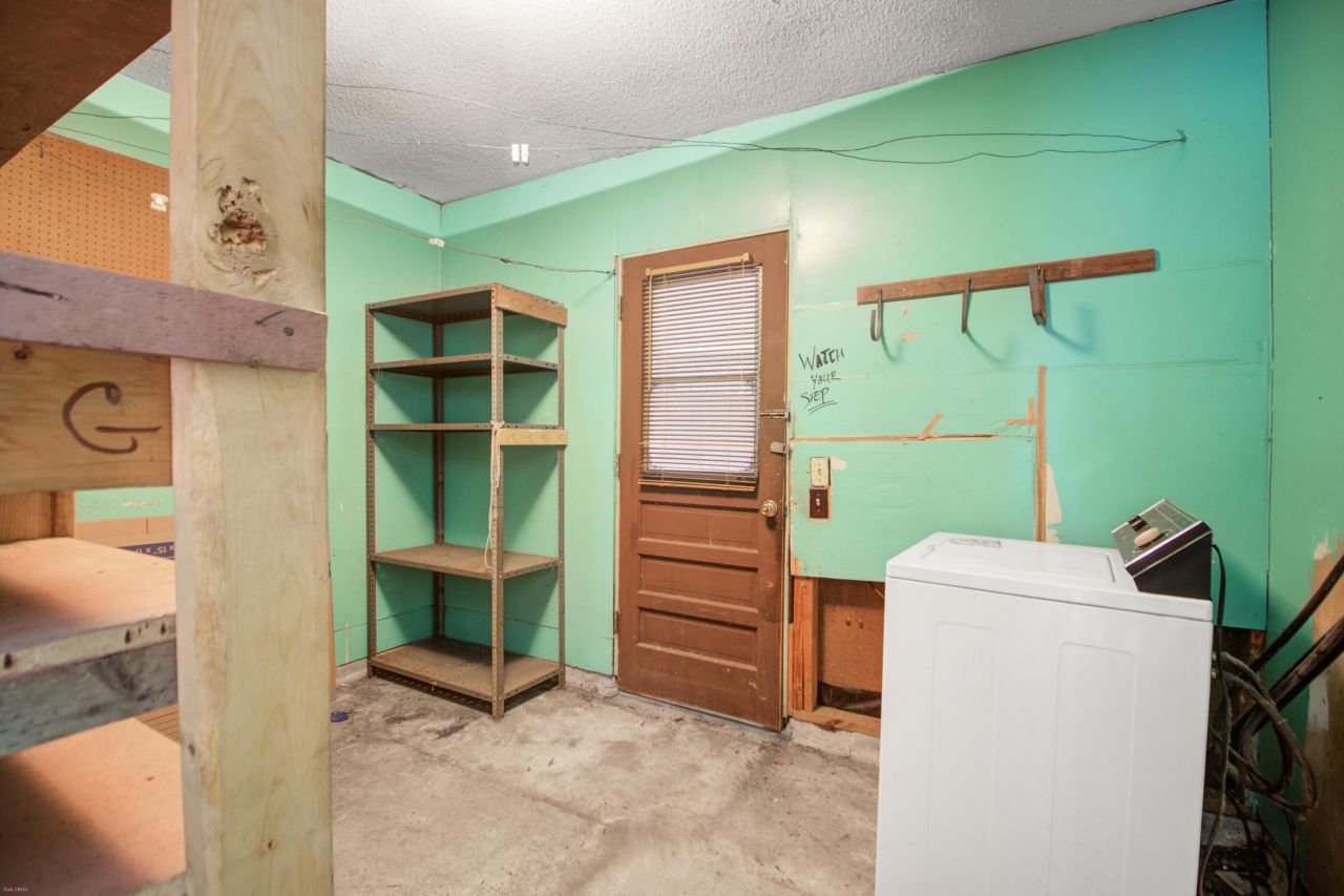 208 Mary Scott Drive Photo 32