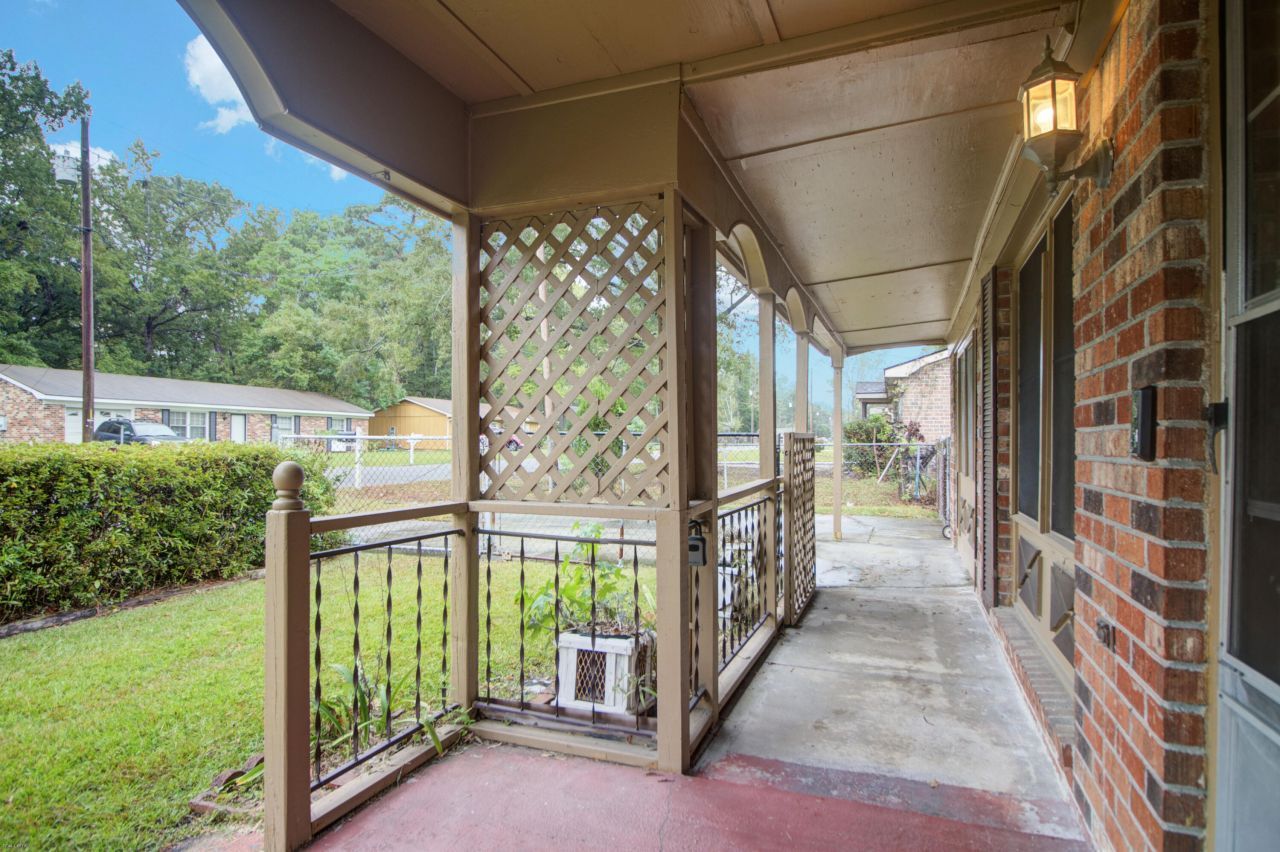 208 Mary Scott Drive Photo 4