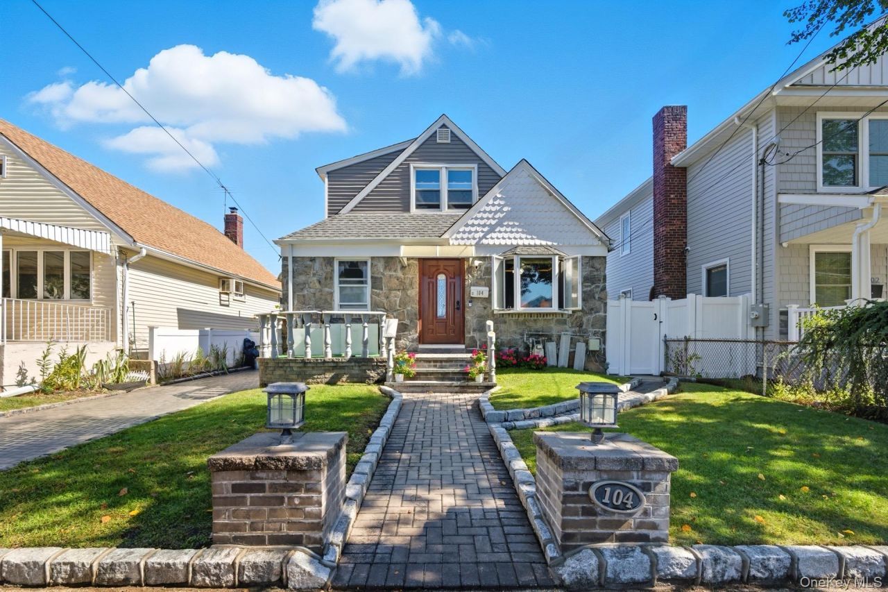 104 N 7th Street, New Hyde Park, NY 11040 Main Photo