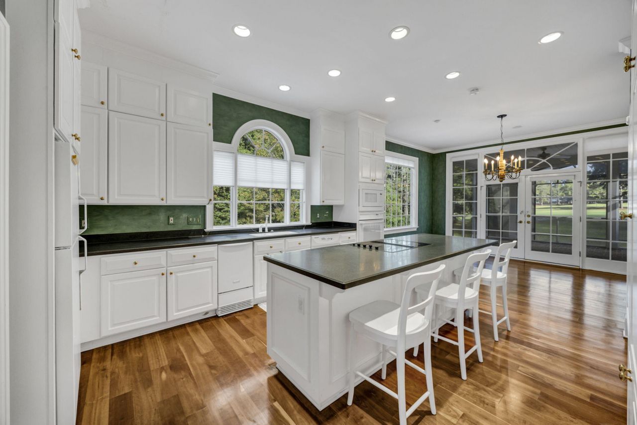 1176 Moore Road Photo 31