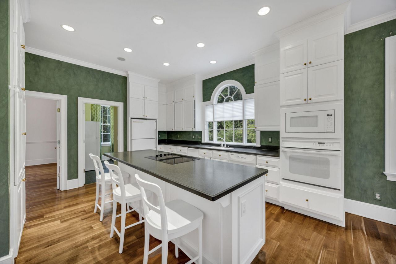 1176 Moore Road Photo 32