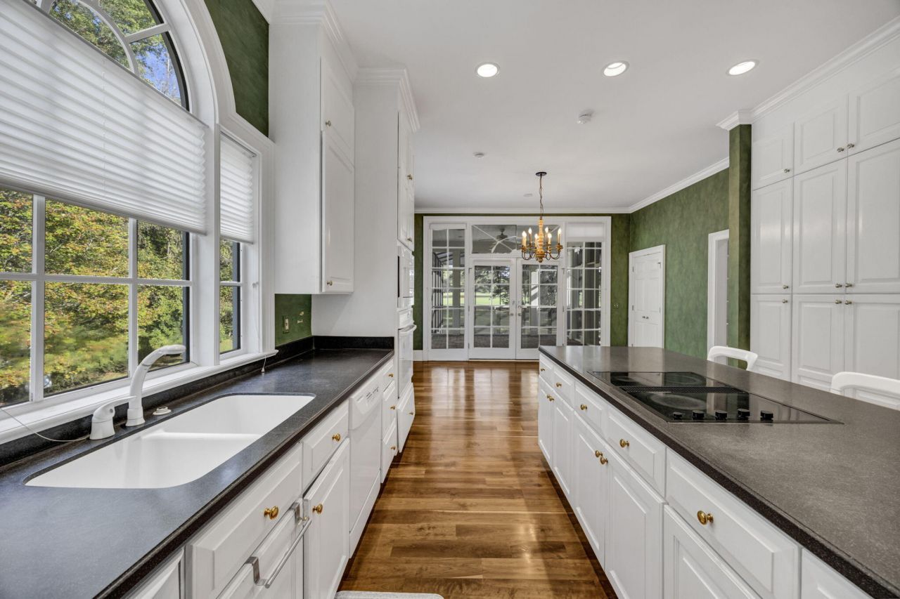 1176 Moore Road Photo 33