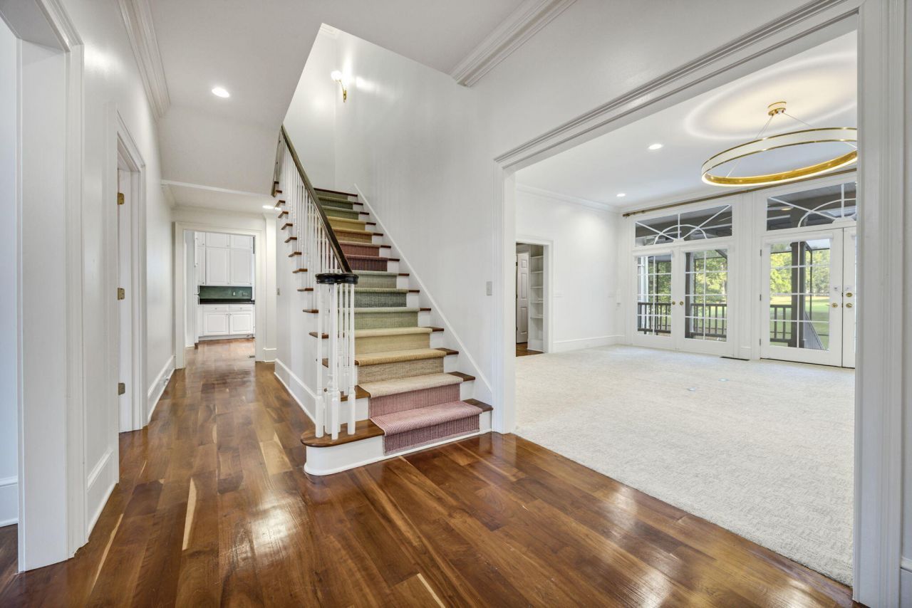 1176 Moore Road Photo 7