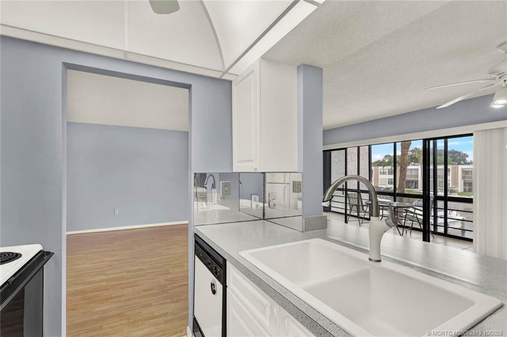 1950 SW Palm City Road, Unit 3-207, Stuart, FL 34994 Photo