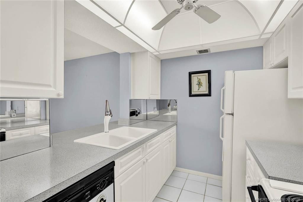 1950 SW Palm City Road, Unit 3-207, Stuart, FL 34994 Photo