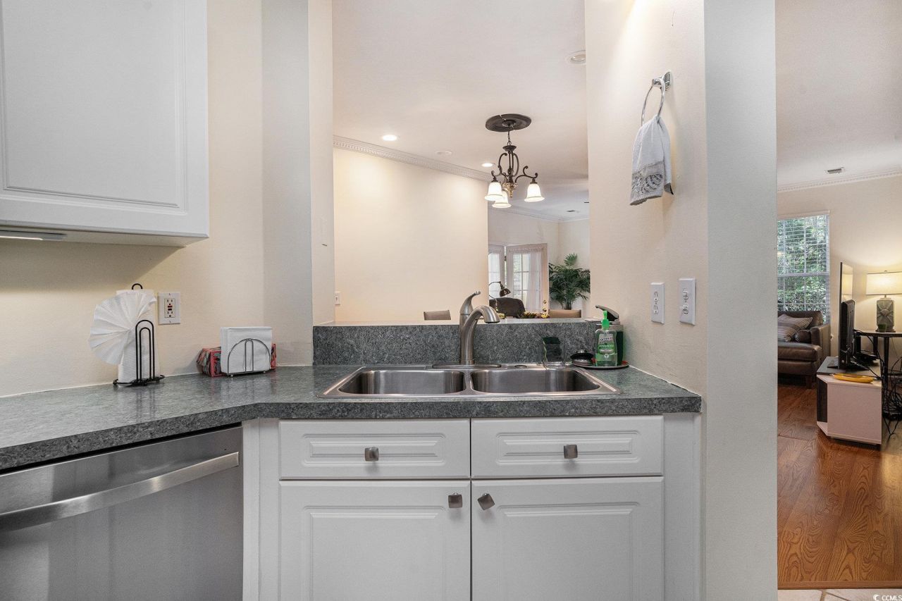 4437 Lady Banks Ln. Photo 9