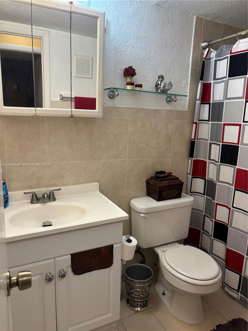 1350 W 53rd St, Unit 24, Hialeah, FL 33012 Photo