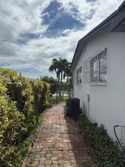 12510 W Golf Dr, Miami, FL 33167 Photo