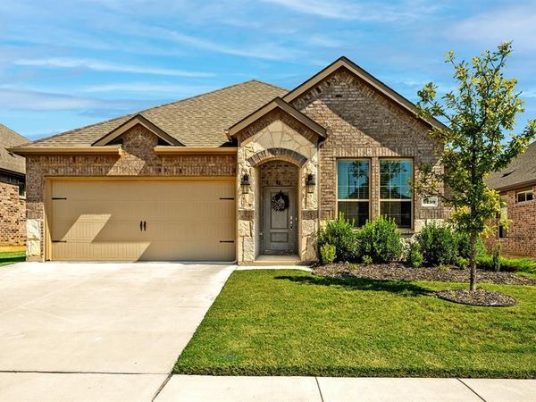 3250 Hunters Glen Drive, Aubrey, TX 76227