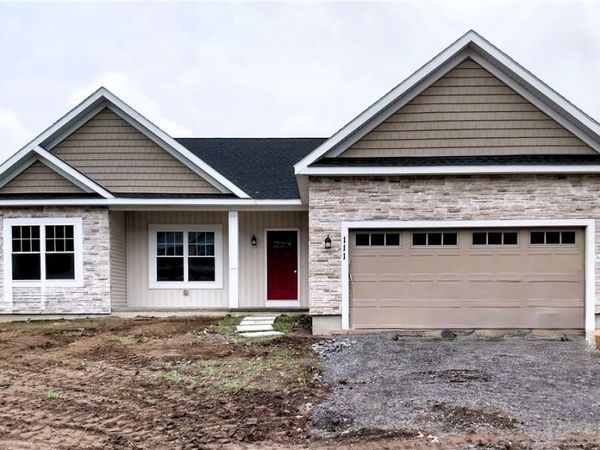 8929 Tulip Tree Path, Baldwinsville, NY 13027