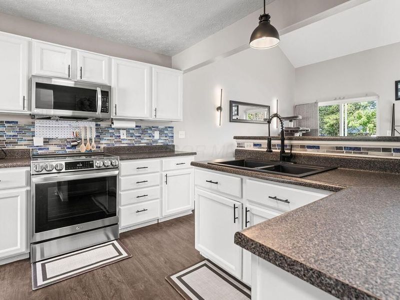 409 Lockmead Drive, Pataskala, OH 43062 Photo 5