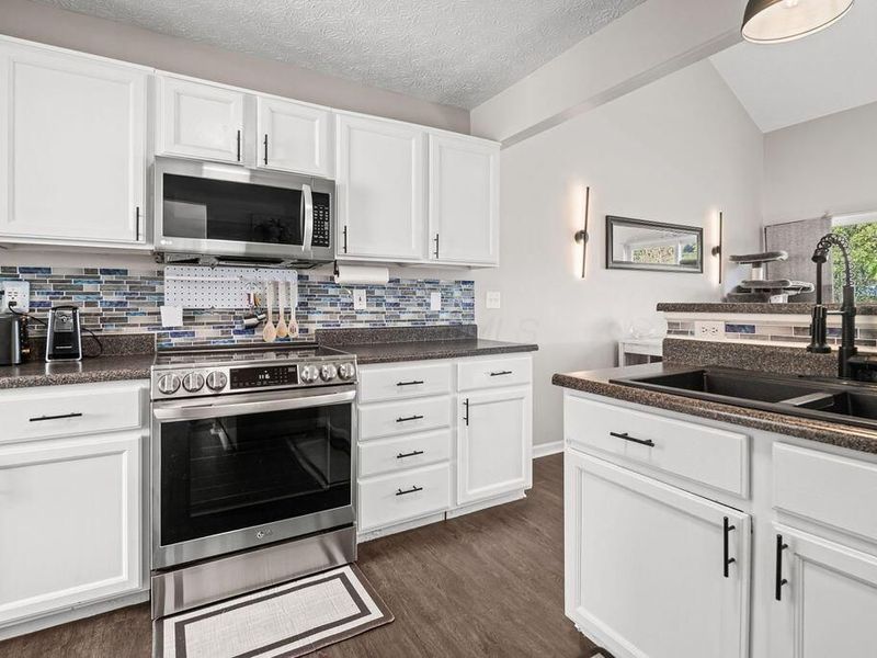 409 Lockmead Drive, Pataskala, OH 43062 Photo 7