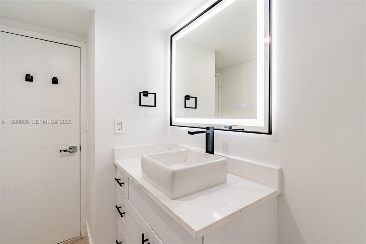 2030 S Ocean Dr, Unit 1127, Hallandale Beach, FL 33009 Photo