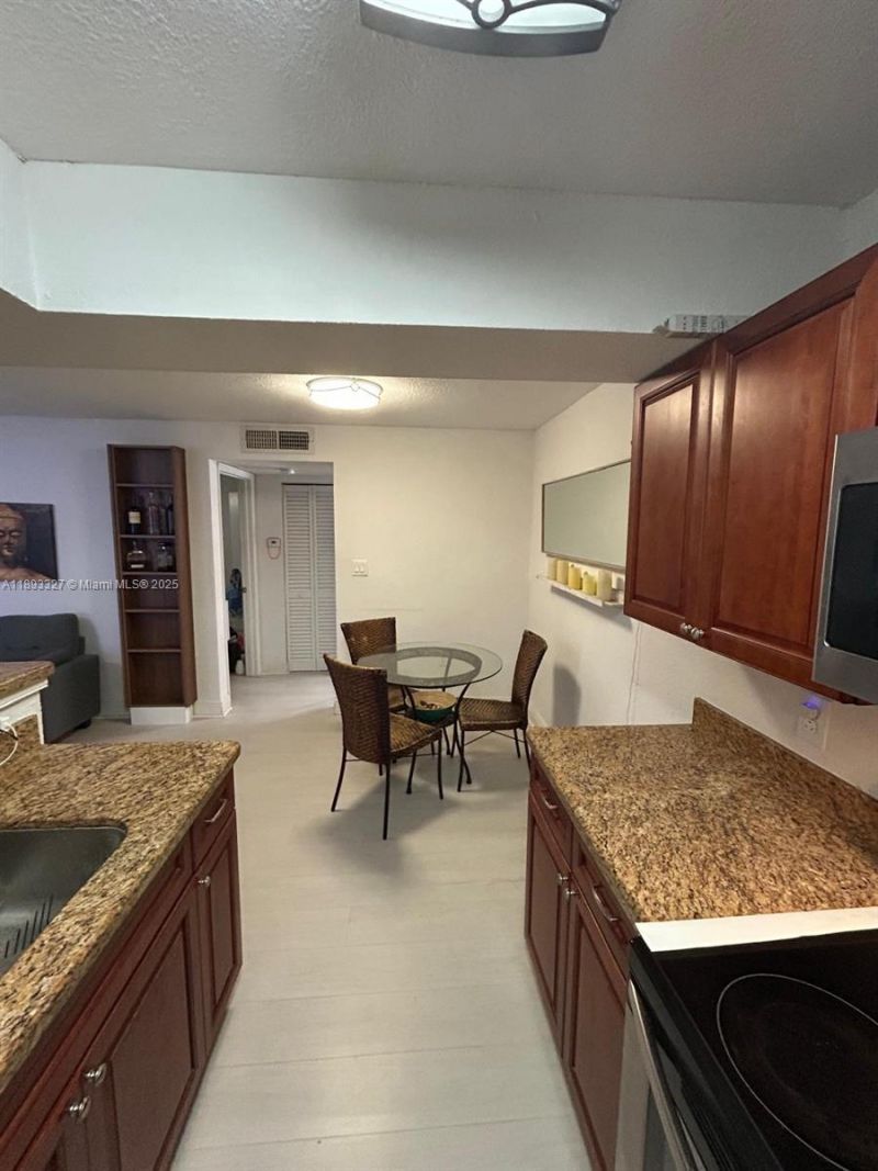 15551 SW 104th Ter, Unit 814, Miami, FL 33196 Photo