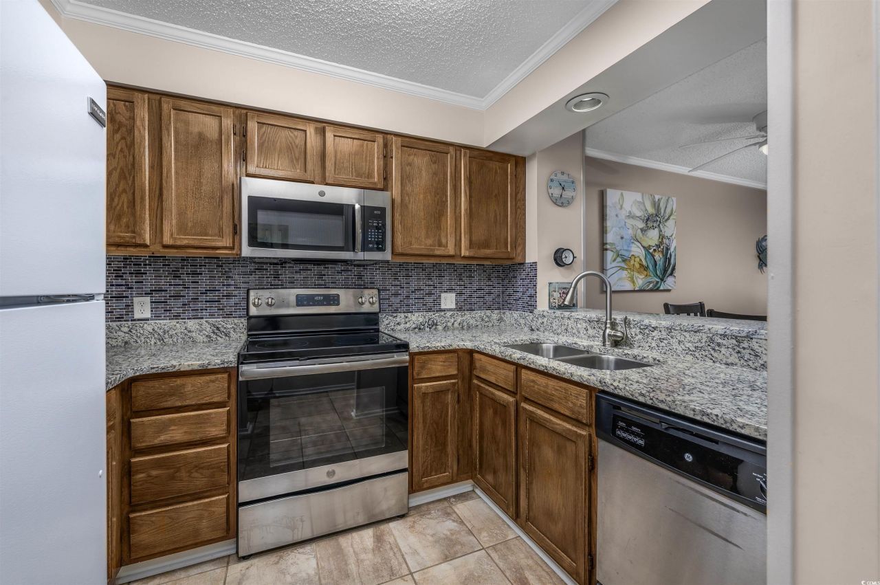 305 Hillside Dr. N Photo 22