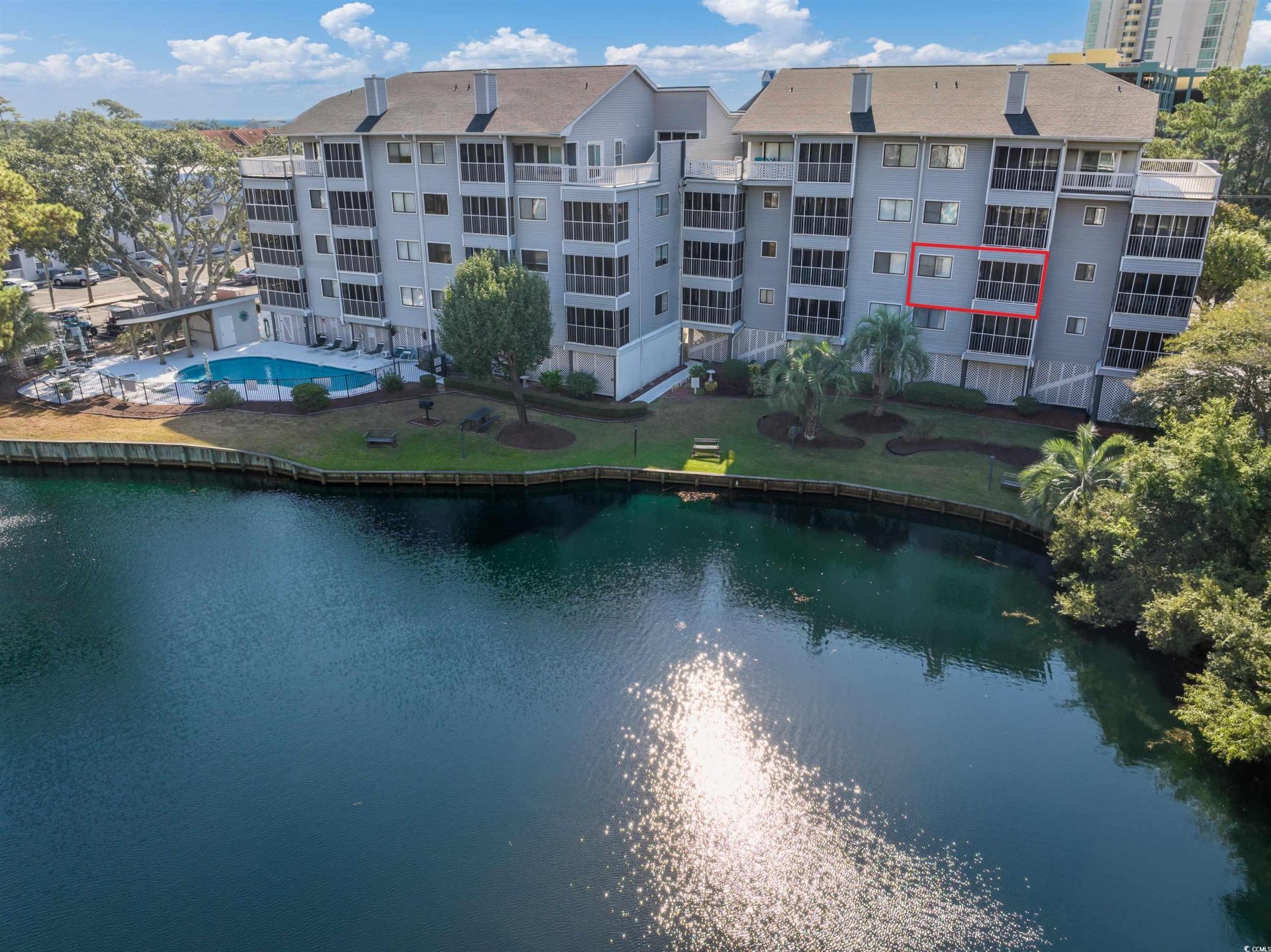 305 Hillside Dr. N Photo 4