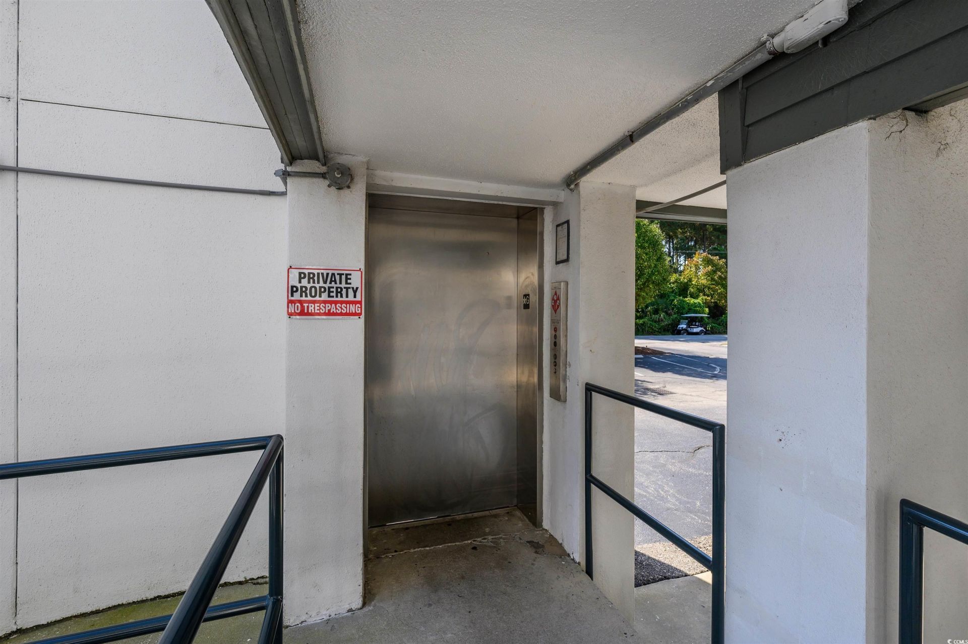 305 Hillside Dr. N Photo 9