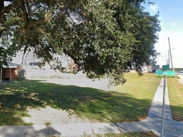 3936 LYNDELL Drive, Chalmette, LA 70043