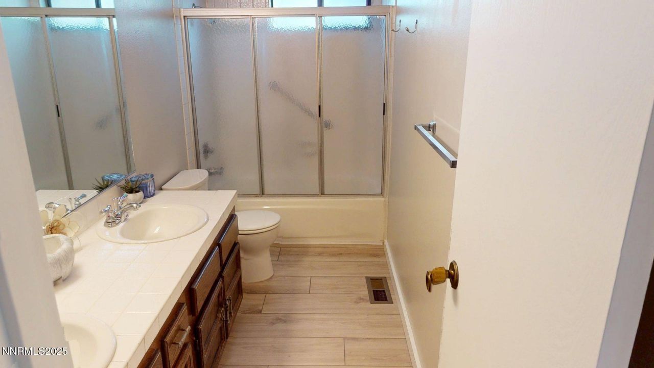 2345 Camelot Way, Reno, NV 89509 Photo