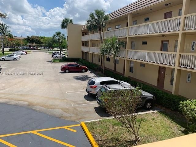 6021 NW 61st Ave, Unit 208, Tamarac, FL 33319 Photo
