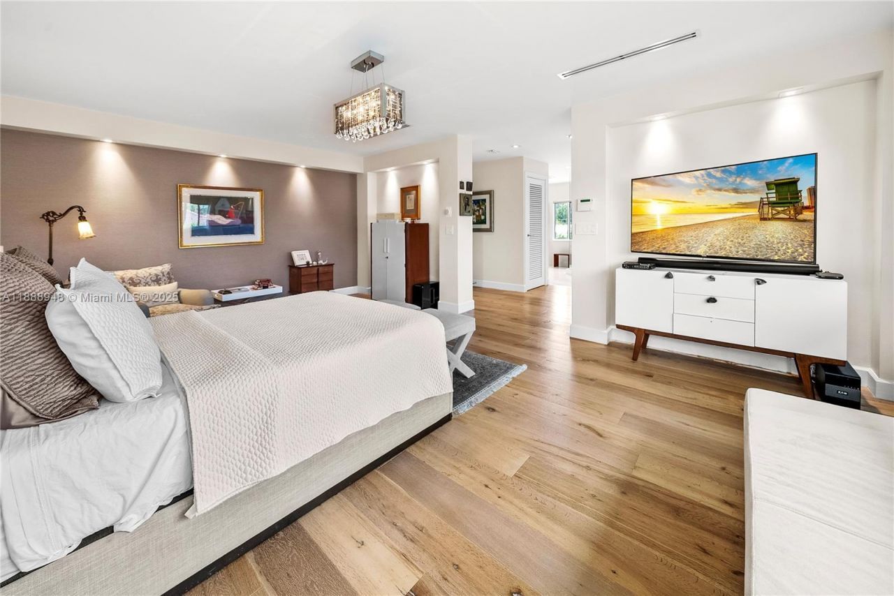 1370 NE 103rd St, Miami Shores, FL 33138 Photo