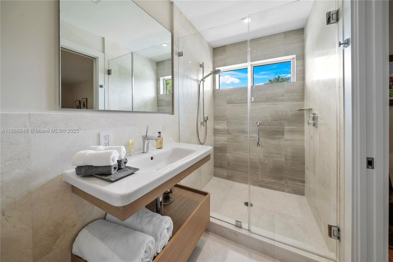 1370 NE 103rd St, Miami Shores, FL 33138 Photo