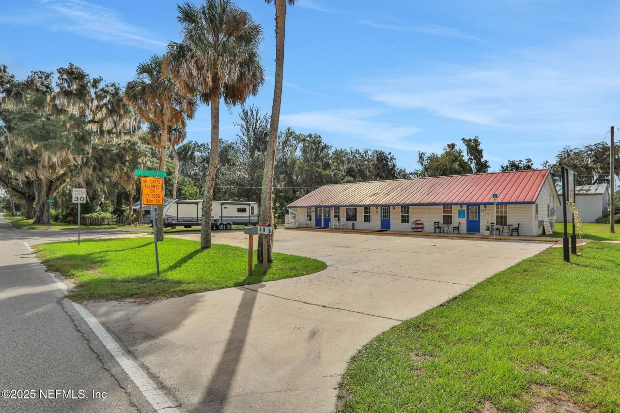 413 Elm Street, Welaka, FL 32193 Photo