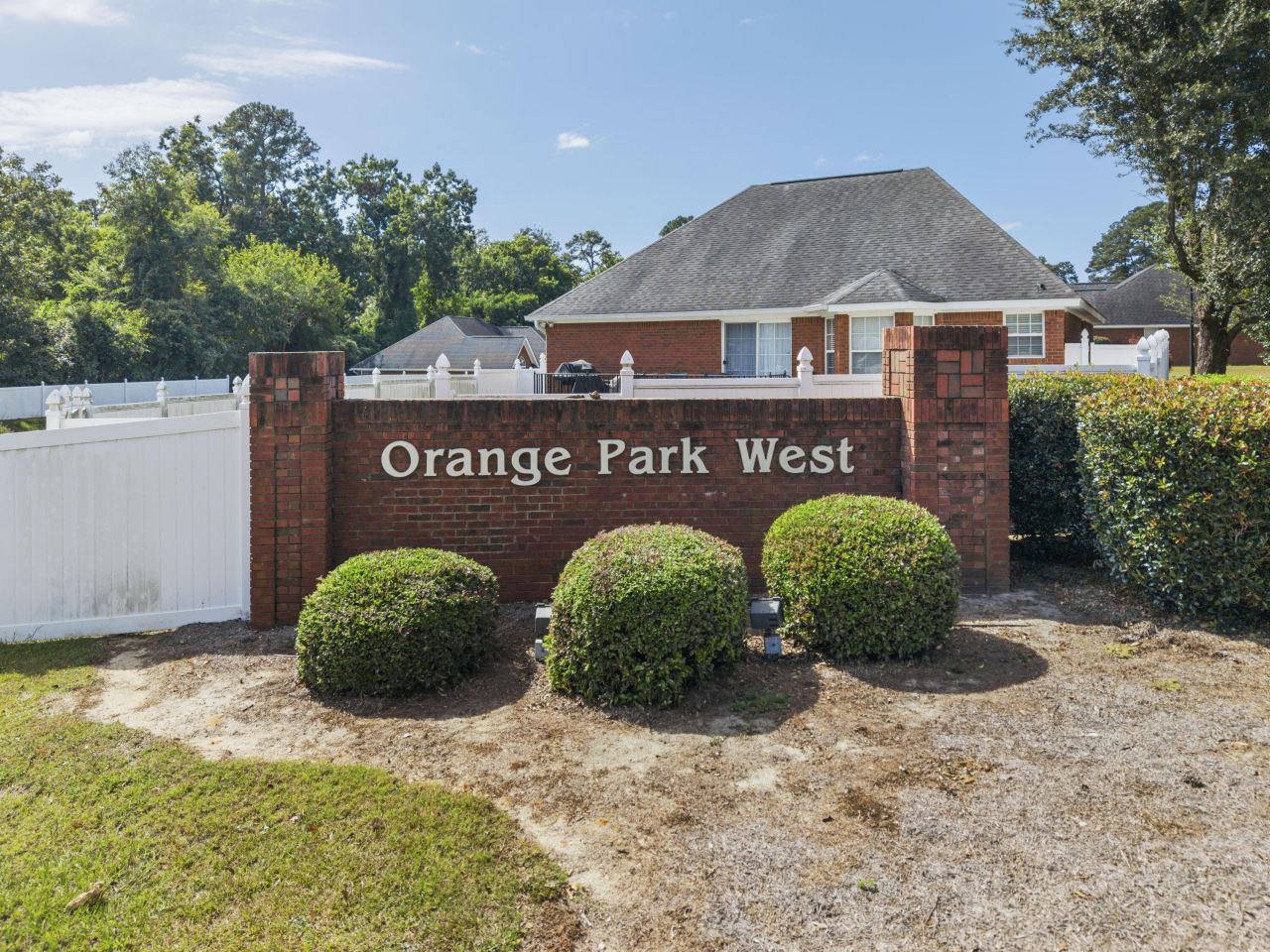 194 Orangepark Drive Photo 12