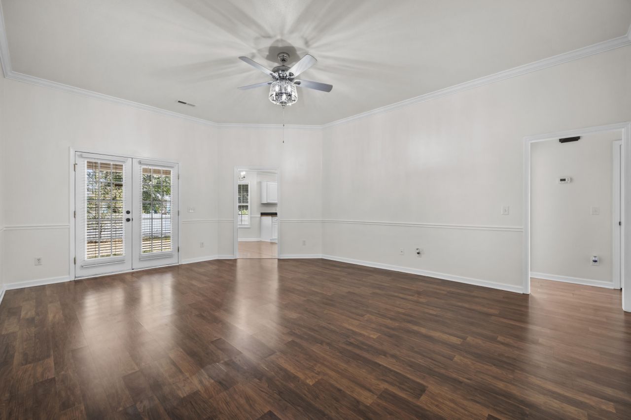 194 Orangepark Drive Photo 15