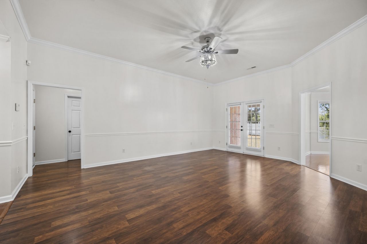 194 Orangepark Drive Photo 16