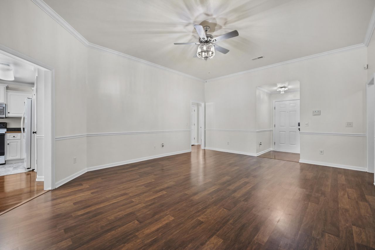 194 Orangepark Drive Photo 17